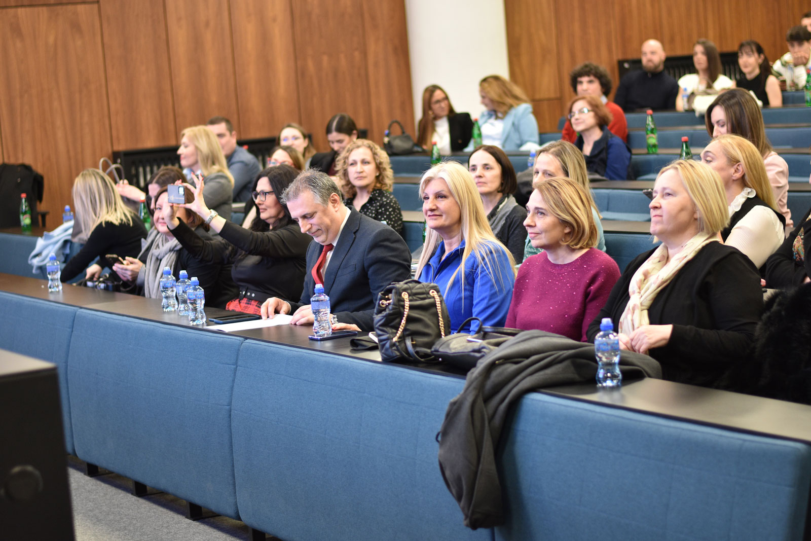 Profesorke Akademije Valjevo na panelu o primeni AI u marketingu